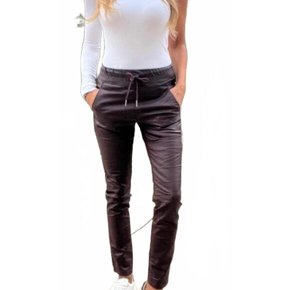 NEW BEVY FLOG shelly pants in burgundy vegan